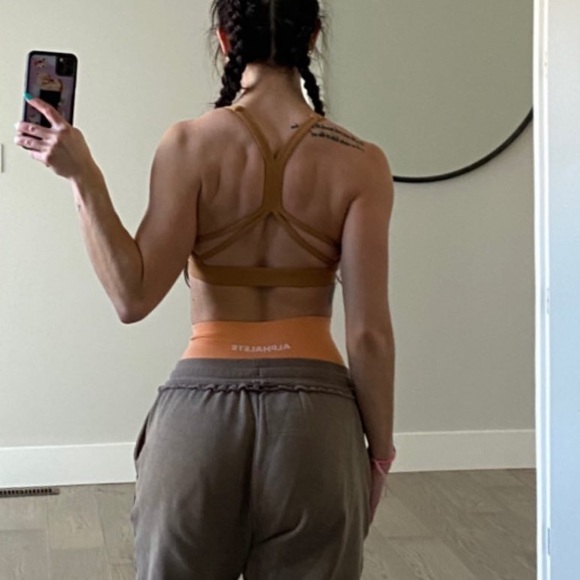 Alphalete kinetic sports bra in arcade pink - Picture 8 of 17